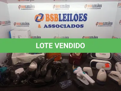 LOTE 131 - 02 EXPOSITORES P/RELÓGIOS, 02 ÓCULOS VIRTUAIS, LEITORES DE CÓDIGOS DE BARRAS, BARBEADORES E ELETRÔNICOS DIVERSOS. (NO ESTADO) ATENÇÃO! FAZER A VISITAÇÃO ANTES DE ARREMATAR, NÃO SABEMOS SE FUNCIONA. LEILÃO NÃO TEM GARANTIA E NEM DEVOLUÇÃO, SUJEITO A POSSÍVEIS AVARIAS VISÍVEIS/OCULTAS E/OU AUSÊNCIA DE COMPONENTES.