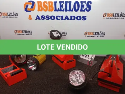 LOTE 051 - 06 LANTERNAS MARCAS E MODELOS DIVERSOS. (NO ESTADO) ATENÇÃO! FAZER A VISITAÇÃO ANTES DE ARREMATAR, NÃO SABEMOS SE FUNCIONA. LEILÃO NÃO TEM GARANTIA E NEM DEVOLUÇÃO, SUJEITO A POSSÍVEIS AVARIAS VISÍVEIS/OCULTAS E/OU AUSÊNCIA DE COMPONENTES.