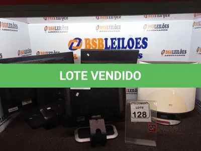 LOTE 128 - 04 MONITORES LCD MARCAS E MODELOS DIVERSOS. (NO ESTADO) ATENÇÃO! FAZER A VISITAÇÃO ANTES DE ARREMATAR, NÃO SABEMOS SE FUNCIONA. LEILÃO NÃO TEM GARANTIA E NEM DEVOLUÇÃO, SUJEITO A POSSÍVEIS AVARIAS VISÍVEIS/OCULTAS E/OU AUSÊNCIA DE COMPONENTES.
