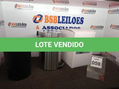 LOTE 059 - 01 LIXEIRA EM INOX COM PEDAL 12L MARCA MOOD. (NO ESTADO) ATENÇÃO! FAZER A VISITAÇÃO ANTES DE ARREMATAR, NÃO SABEMOS SE FUNCIONA. LEILÃO NÃO TEM GARANTIA E NEM DEVOLUÇÃO, SUJEITO A POSSÍVEIS AVARIAS VISÍVEIS/OCULTAS E/OU AUSÊNCIA DE COMPONENTES.