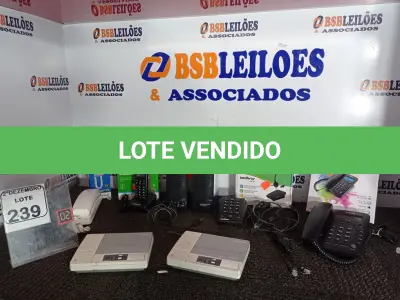 LOTE 239 - 02 MICROCASSETES MARCA PANASONIC, 01 PAR DE CAIXAS DE SOM P/PC, 02 APARELHOS TELEFÔNICOS E 01 CONTROLE DE RECEPÇÃO DE ÁUDIO MARCAS MODELOS DIVERSOS. (NO ESTADO) ATENÇÃO! FAZER A VISITAÇÃO ANTES DE ARREMATAR, NÃO SABEMOS SE FUNCIONA. LEILÃO NÃO TEM GARANTIA E NEM DEVOLUÇÃO, SUJEITO A POSSÍVEIS AVARIAS VISÍVEIS/OCULTAS E/OU AUSÊNCIA DE COMPONENTES.