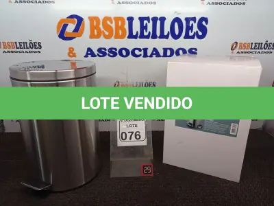 LOTE 076 - 01 LIXEIRA EM INOX COM PEDAL 12L MARCA MOOD. (NO ESTADO) ATENÇÃO! FAZER A VISITAÇÃO ANTES DE ARREMATAR, NÃO SABEMOS SE FUNCIONA. LEILÃO NÃO TEM GARANTIA E NEM DEVOLUÇÃO, SUJEITO A POSSÍVEIS AVARIAS VISÍVEIS/OCULTAS E/OU AUSÊNCIA DE COMPONENTES.