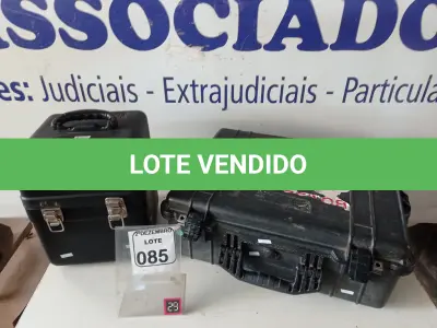 LOTE 085 - 02 MALETAS. (NO ESTADO) ATENÇÃO! FAZER A VISITAÇÃO ANTES DE ARREMATAR, NÃO SABEMOS SE FUNCIONA. LEILÃO NÃO TEM GARANTIA E NEM DEVOLUÇÃO, SUJEITO A POSSÍVEIS AVARIAS VISÍVEIS/OCULTAS E/OU AUSÊNCIA DE COMPONENTES.