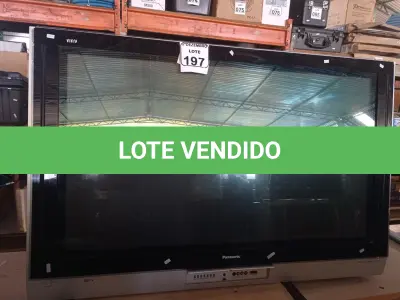 LOTE 197 - 01 TV 43” MARCA PANASONIC. (NO ESTADO) ATENÇÃO! FAZER A VISITAÇÃO ANTES DE ARREMATAR, NÃO SABEMOS SE FUNCIONA. LEILÃO NÃO TEM GARANTIA E NEM DEVOLUÇÃO, SUJEITO A POSSÍVEIS AVARIAS VISÍVEIS/OCULTAS E/OU AUSÊNCIA DE COMPONENTES.