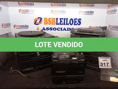 LOTE 317 - 02 TOCA DISCOS E 01 RECEIVER E 01 TOCA CDS C/AVARIAS MARCAS E MODELOS DIVERSOS. (NO ESTADO) ATENÇÃO! FAZER A VISITAÇÃO ANTES DE ARREMATAR, NÃO SABEMOS SE FUNCIONA. LEILÃO NÃO TEM GARANTIA E NEM DEVOLUÇÃO, SUJEITO A POSSÍVEIS AVARIAS VISÍVEIS/OCULTAS E/OU AUSÊNCIA DE COMPONENTES.