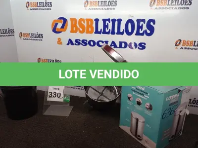 LOTE 330 - 01 LIXEIRA EM INOX COM PEDAL 12L MARCA MOOD. (NO ESTADO) ATENÇÃO! FAZER A VISITAÇÃO ANTES DE ARREMATAR, NÃO SABEMOS SE FUNCIONA. LEILÃO NÃO TEM GARANTIA E NEM DEVOLUÇÃO, SUJEITO A POSSÍVEIS AVARIAS VISÍVEIS/OCULTAS E/OU AUSÊNCIA DE COMPONENTES.