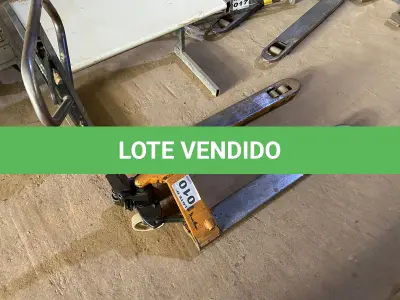 LOTE 010 - 01 - PALETEIRA HIDRÁULICA MANUAL (NO ESTADO, NÃO SABEMOS SE FUNCIONA. LEILÃO NÃO TEM GARANTIA E NEM DEVOLUÇÃO, SUJEITO A POSSÍVEIS AVARIAS VISÍVEIS/OCULTAS E/OU AUSÊNCIA DE COMPONENTES)