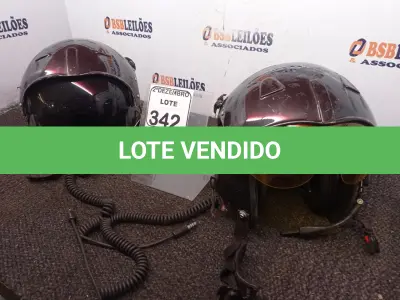 LOTE 342 - 02 CAPACETES DE PILOTO. (NO ESTADO) ATENÇÃO! FAZER A VISITAÇÃO ANTES DE ARREMATAR, NÃO SABEMOS SE FUNCIONA. LEILÃO NÃO TEM GARANTIA E NEM DEVOLUÇÃO, SUJEITO A POSSÍVEIS AVARIAS VISÍVEIS/OCULTAS E/OU AUSÊNCIA DE COMPONENTES.