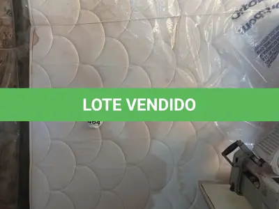 LOTE 464 - 01 CAMA BOX KING P/CASAL. (NO ESTADO) ATENÇÃO! FAZER A VISITAÇÃO ANTES DE ARREMATAR, NÃO SABEMOS SE FUNCIONA. LEILÃO NÃO TEM GARANTIA E NEM DEVOLUÇÃO, SUJEITO A POSSÍVEIS AVARIAS VISÍVEIS/OCULTAS E/OU AUSÊNCIA DE COMPONENTES.