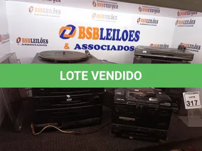 LOTE 317 - 02 TOCA DISCOS E 01 RECEIVER E 01 TOCA CDS C/AVARIAS MARCAS E MODELOS DIVERSOS. (NO ESTADO) ATENÇÃO! FAZER A VISITAÇÃO ANTES DE ARREMATAR, NÃO SABEMOS SE FUNCIONA. LEILÃO NÃO TEM GARANTIA E NEM DEVOLUÇÃO, SUJEITO A POSSÍVEIS AVARIAS VISÍVEIS/OCULTAS E/OU AUSÊNCIA DE COMPONENTES.