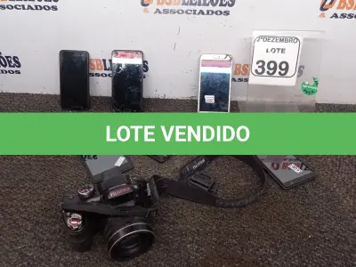 LOTE 399 - 01 CÂMERA DIGITAL MARCA FUJIFILM 06 CELULARES MARCAS E MODELOS DIVERSOS P/RETIRADA DE PEÇAS. (NO ESTADO) ATENÇÃO! FAZER A VISITAÇÃO ANTES DE ARREMATAR, NÃO SABEMOS SE FUNCIONA. LEILÃO NÃO TEM GARANTIA E NEM DEVOLUÇÃO, SUJEITO A POSSÍVEIS AVARIAS VISÍVEIS/OCULTAS E/OU AUSÊNCIA DE COMPONENTES.