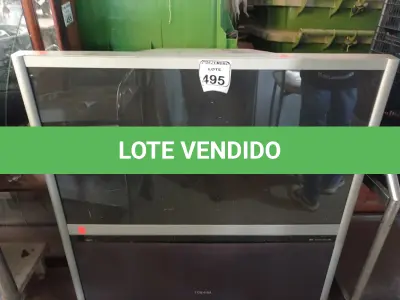 LOTE 495 - 01 TV DE TUBO ANTIGA MARCA TOSHIBA. (NO ESTADO) ATENÇÃO! FAZER A VISITAÇÃO ANTES DE ARREMATAR, NÃO SABEMOS SE FUNCIONA. LEILÃO NÃO TEM GARANTIA E NEM DEVOLUÇÃO, SUJEITO A POSSÍVEIS AVARIAS VISÍVEIS/OCULTAS E/OU AUSÊNCIA DE COMPONENTES.