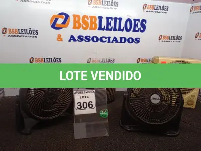 LOTE 306 - 04 VENTILADORES MARCAS E MODELOS DIVERSOS. (NO ESTADO) ATENÇÃO! FAZER A VISITAÇÃO ANTES DE ARREMATAR, NÃO SABEMOS SE FUNCIONA. LEILÃO NÃO TEM GARANTIA E NEM DEVOLUÇÃO, SUJEITO A POSSÍVEIS AVARIAS VISÍVEIS/OCULTAS E/OU AUSÊNCIA DE COMPONENTES.