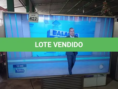 LOTE 427 - 01 TV 55” MARCA PHILCO. (NO ESTADO) ATENÇÃO! FAZER A VISITAÇÃO ANTES DE ARREMATAR, NÃO SABEMOS SE FUNCIONA. LEILÃO NÃO TEM GARANTIA E NEM DEVOLUÇÃO, SUJEITO A POSSÍVEIS AVARIAS VISÍVEIS/OCULTAS E/OU AUSÊNCIA DE COMPONENTES.
