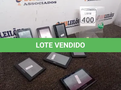 LOTE 400 - 07 GPS MARCAS E MODELOS DIVERSOS. (NO ESTADO) ATENÇÃO! FAZER A VISITAÇÃO ANTES DE ARREMATAR, NÃO SABEMOS SE FUNCIONA. LEILÃO NÃO TEM GARANTIA E NEM DEVOLUÇÃO, SUJEITO A POSSÍVEIS AVARIAS VISÍVEIS/OCULTAS E/OU AUSÊNCIA DE COMPONENTES.