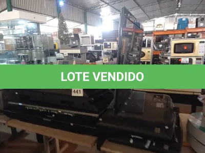 LOTE 441 - 01 LOTE C/VÁRIAS SUCATAS DE TV MARCAS E MODELOS DIVERSOS P/RETIRADA DE PEÇAS. (NO ESTADO) ATENÇÃO! FAZER A VISITAÇÃO ANTES DE ARREMATAR, NÃO SABEMOS SE FUNCIONA. LEILÃO NÃO TEM GARANTIA E NEM DEVOLUÇÃO, SUJEITO A POSSÍVEIS AVARIAS VISÍVEIS/OCULTAS E/OU AUSÊNCIA DE COMPONENTES.
