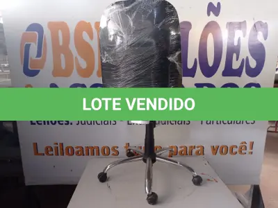 LOTE 428 - 01 CADEIRA GIRATÓRIA P/ESCRITÓRIO. (NO ESTADO) ATENÇÃO! FAZER A VISITAÇÃO ANTES DE ARREMATAR, NÃO SABEMOS SE FUNCIONA. LEILÃO NÃO TEM GARANTIA E NEM DEVOLUÇÃO, SUJEITO A POSSÍVEIS AVARIAS VISÍVEIS/OCULTAS E/OU AUSÊNCIA DE COMPONENTES.