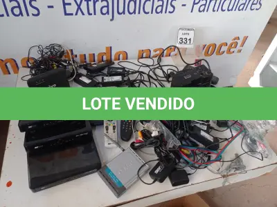 LOTE 331 - 01 LOTE COM ELETRÔNICOS DIVERSOS E 01 LUMINÁRIA DE LED. (NO ESTADO) ATENÇÃO! FAZER A VISITAÇÃO ANTES DE ARREMATAR, NÃO SABEMOS SE FUNCIONA. LEILÃO NÃO TEM GARANTIA E NEM DEVOLUÇÃO, SUJEITO A POSSÍVEIS AVARIAS VISÍVEIS/OCULTAS E/OU AUSÊNCIA DE COMPONENTES.
