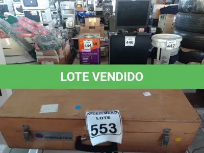 LOTE 553 - 01 CAIXA DE MADEIRA P/MATERIAIS DE LABORATÓRIO. (NO ESTADO) ATENÇÃO! FAZER A VISITAÇÃO ANTES DE ARREMATAR, NÃO SABEMOS SE FUNCIONA. LEILÃO NÃO TEM GARANTIA E NEM DEVOLUÇÃO, SUJEITO A POSSÍVEIS AVARIAS VISÍVEIS/OCULTAS E/OU AUSÊNCIA DE COMPONENTES.
