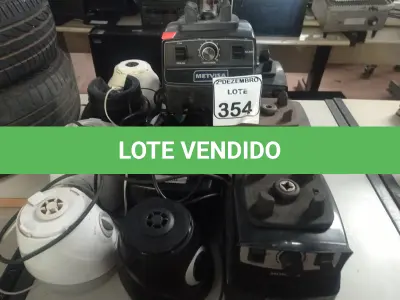 LOTE 354 - 12 BASES DE LIQUIDIFICADORES MARCAS E MODELOS DIVERSOS. (NO ESTADO) ATENÇÃO! FAZER A VISITAÇÃO ANTES DE ARREMATAR, NÃO SABEMOS SE FUNCIONA. LEILÃO NÃO TEM GARANTIA E NEM DEVOLUÇÃO, SUJEITO A POSSÍVEIS AVARIAS VISÍVEIS/OCULTAS E/OU AUSÊNCIA DE COMPONENTES.