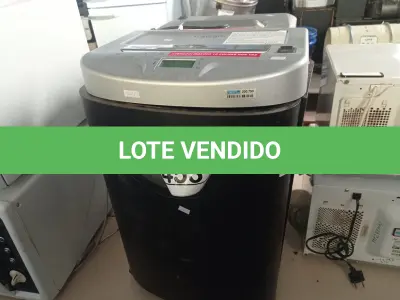 LOTE 453 - 02 FRAGMENTADORAS DE PAPEL MARCAS E MODELOS DIVERSOS. (NO ESTADO) ATENÇÃO! FAZER A VISITAÇÃO ANTES DE ARREMATAR, NÃO SABEMOS SE FUNCIONA. LEILÃO NÃO TEM GARANTIA E NEM DEVOLUÇÃO, SUJEITO A POSSÍVEIS AVARIAS VISÍVEIS/OCULTAS E/OU AUSÊNCIA DE COMPONENTES.