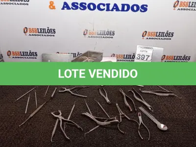 LOTE 397 - 01 LOTE C/MATERIAIS ODONTOLÓGICOS DIVERSOS. (NO ESTADO) ATENÇÃO! FAZER A VISITAÇÃO ANTES DE ARREMATAR, NÃO SABEMOS SE FUNCIONA. LEILÃO NÃO TEM GARANTIA E NEM DEVOLUÇÃO, SUJEITO A POSSÍVEIS AVARIAS VISÍVEIS/OCULTAS E/OU AUSÊNCIA DE COMPONENTES.