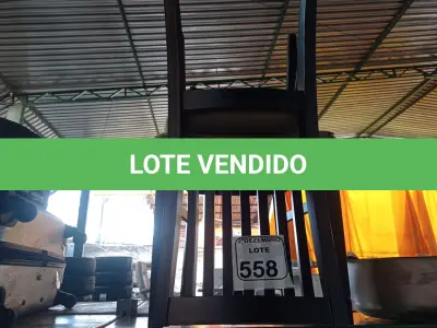 LOTE 558 - 02 CADEIRAS EM MADEIRA C/ASSENTO ESTOFADO. (NO ESTADO) ATENÇÃO! FAZER A VISITAÇÃO ANTES DE ARREMATAR, NÃO SABEMOS SE FUNCIONA. LEILÃO NÃO TEM GARANTIA E NEM DEVOLUÇÃO, SUJEITO A POSSÍVEIS AVARIAS VISÍVEIS/OCULTAS E/OU AUSÊNCIA DE COMPONENTES.