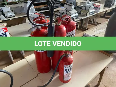 LOTE 009 - 05 – EXTINTORES DIVERSOS (NO ESTADO, NÃO SABEMOS SE FUNCIONA. LEILÃO NÃO TEM GARANTIA E NEM DEVOLUÇÃO, SUJEITO A POSSÍVEIS AVARIAS VISÍVEIS/OCULTAS E/OU AUSÊNCIA DE COMPONENTES)