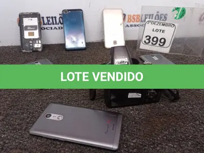 LOTE 399 - 01 CÂMERA DIGITAL MARCA FUJIFILM 06 CELULARES MARCAS E MODELOS DIVERSOS P/RETIRADA DE PEÇAS. (NO ESTADO) ATENÇÃO! FAZER A VISITAÇÃO ANTES DE ARREMATAR, NÃO SABEMOS SE FUNCIONA. LEILÃO NÃO TEM GARANTIA E NEM DEVOLUÇÃO, SUJEITO A POSSÍVEIS AVARIAS VISÍVEIS/OCULTAS E/OU AUSÊNCIA DE COMPONENTES.