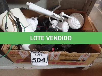 LOTE 504 - 01 LOTE C/ VÁRIOS HEADSETS E CHUVEIROS MARCAS E MODELOS DIVERSOS.  (NO ESTADO) ATENÇÃO! FAZER A VISITAÇÃO ANTES DE ARREMATAR, NÃO SABEMOS SE FUNCIONA. LEILÃO NÃO TEM GARANTIA E NEM DEVOLUÇÃO, SUJEITO A POSSÍVEIS AVARIAS VISÍVEIS/OCULTAS E/OU AUSÊNCIA DE COMPONENTES.