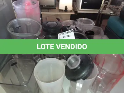LOTE 386 - 01 LOTE C/APROXIMADAMENTE 15 COPOS P/LIQUIDIFICADORES. (NO ESTADO) ATENÇÃO! FAZER A VISITAÇÃO ANTES DE ARREMATAR, NÃO SABEMOS SE FUNCIONA. LEILÃO NÃO TEM GARANTIA E NEM DEVOLUÇÃO, SUJEITO A POSSÍVEIS AVARIAS VISÍVEIS/OCULTAS E/OU AUSÊNCIA DE COMPONENTES.