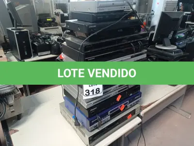 LOTE 318 - 01VÍDEO CASSETE E VÁRIOS APARELHOS DVD MARCAS E MODELOS DIVERSOS. (NO ESTADO) ATENÇÃO! FAZER A VISITAÇÃO ANTES DE ARREMATAR, NÃO SABEMOS SE FUNCIONA. LEILÃO NÃO TEM GARANTIA E NEM DEVOLUÇÃO, SUJEITO A POSSÍVEIS AVARIAS VISÍVEIS/OCULTAS E/OU AUSÊNCIA DE COMPONENTES.