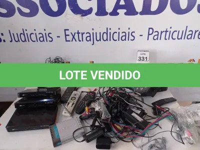 LOTE 331 - 01 LOTE COM ELETRÔNICOS DIVERSOS E 01 LUMINÁRIA DE LED. (NO ESTADO) ATENÇÃO! FAZER A VISITAÇÃO ANTES DE ARREMATAR, NÃO SABEMOS SE FUNCIONA. LEILÃO NÃO TEM GARANTIA E NEM DEVOLUÇÃO, SUJEITO A POSSÍVEIS AVARIAS VISÍVEIS/OCULTAS E/OU AUSÊNCIA DE COMPONENTES.