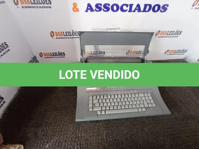LOTE 073 - 01 MÁQUINA DE ESCREVER OLIVETTI (TYPEWRITING MACHINE). (NO ESTADO EM QUE SE ENCONTRA. SUJEITO A AVARIAS OCULTAS/VISÍVEIS.)