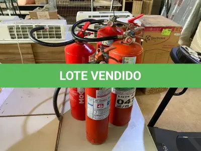 LOTE 047 - 05 – EXTINTORES DIVERSOS (NO ESTADO, NÃO SABEMOS SE FUNCIONA. LEILÃO NÃO TEM GARANTIA E NEM DEVOLUÇÃO, SUJEITO A POSSÍVEIS AVARIAS VISÍVEIS/OCULTAS E/OU AUSÊNCIA DE COMPONENTES)