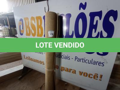 LOTE 078 -  01 TAPETE (MAT). (NO ESTADO EM QUE SE ENCONTRA. SUJEITO A AVARIAS OCULTAS/VISÍVEIS.) (NO ESTADO EM QUE SE ENCONTRA. SUJEITO A AVARIAS OCULTAS/VISÍVEIS.) AU2130R