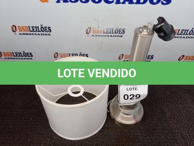 LOTE 029 - 01 ABAJUR (LANPSHADE). (NO ESTADO EM QUE SE ENCONTRA. SUJEITO A AVARIAS OCULTAS/VISÍVEIS.) AU2171V