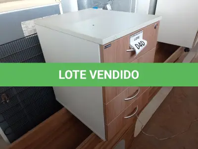 LOTE 040 - 01 MESA DE CABECEIRA (BEDSIDE). (NO ESTADO EM QUE SE ENCONTRA. SUJEITO A AVARIAS OCULTAS/VISÍVEIS.)