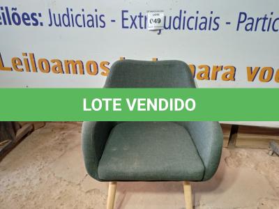 LOTE 049 - 01 CADEIRA VERDE (GREEN CHAIR). (NO ESTADO EM QUE SE ENCONTRA. SUJEITO A AVARIAS OCULTAS/VISÍVEIS.)