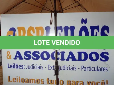 LOTE 051 - 01 GUARDA-CHUVA. (UMBRELLA) (NO ESTADO EM QUE SE ENCONTRA. SUJEITO A AVARIAS OCULTAS/VISÍVEIS.) BH1480M