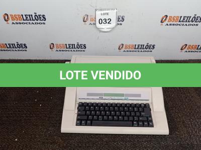 LOTE 032 - 01 MÁQUINA DE ESCREVER (TYPEWRITER). (NO ESTADO EM QUE SE ENCONTRA. SUJEITO A AVARIAS OCULTAS/VISÍVEIS.)