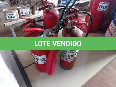 LOTE 072 - 05 – EXTINTORES DIVERSOS (NO ESTADO, NÃO SABEMOS SE FUNCIONA. LEILÃO NÃO TEM GARANTIA E NEM DEVOLUÇÃO, SUJEITO A POSSÍVEIS AVARIAS VISÍVEIS/OCULTAS E/OU AUSÊNCIA DE COMPONENTES)