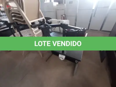 LOTE 076 - 01 SUPORTE PARA MONITOR (MONITOR STAND). (NO ESTADO EM QUE SE ENCONTRA. SUJEITO A AVARIAS OCULTAS/VISÍVEIS.)