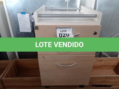 LOTE 020 - 01 GAVETEIRO COR CLARA (LIGHT-COLORED DRAWER). (NO ESTADO EM QUE SE ENCONTRA. SUJEITO A AVARIAS OCULTAS/VISÍVEIS.)