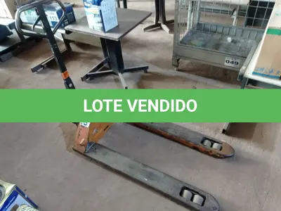 LOTE 010 - 01 - PALETEIRA HIDRÁULICA MANUAL (NO ESTADO, NÃO SABEMOS SE FUNCIONA. LEILÃO NÃO TEM GARANTIA E NEM DEVOLUÇÃO, SUJEITO A POSSÍVEIS AVARIAS VISÍVEIS/OCULTAS E/OU AUSÊNCIA DE COMPONENTES)
