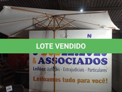 LOTE 028 - 01 GUARDA-CHUVA. (UMBRELLA) (NO ESTADO EM QUE SE ENCONTRA. SUJEITO A AVARIAS OCULTAS/VISÍVEIS.) BH1495C