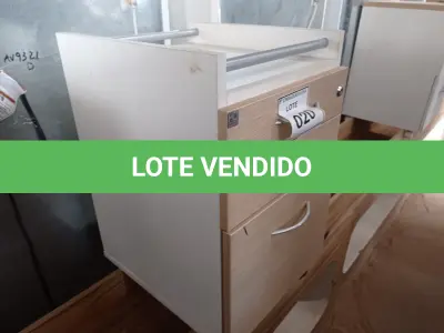 LOTE 020 - 01 GAVETEIRO COR CLARA (LIGHT-COLORED DRAWER). (NO ESTADO EM QUE SE ENCONTRA. SUJEITO A AVARIAS OCULTAS/VISÍVEIS.)