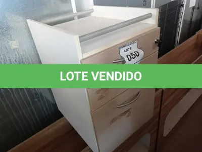 LOTE 050 - 01 MESA DE CABECEIRA (BEDSIDE). (NO ESTADO EM QUE SE ENCONTRA. SUJEITO A AVARIAS OCULTAS/VISÍVEIS.) 