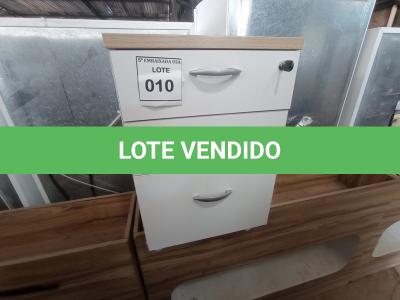 LOTE 010 - 01 GAVETEIRO COR CLARA (LIGHT-COLORED DRAWER). (NO ESTADO EM QUE SE ENCONTRA. SUJEITO A AVARIAS OCULTAS/VISÍVEIS.)