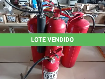 LOTE 009 - 05 – EXTINTORES DIVERSOS (NO ESTADO, NÃO SABEMOS SE FUNCIONA. LEILÃO NÃO TEM GARANTIA E NEM DEVOLUÇÃO, SUJEITO A POSSÍVEIS AVARIAS VISÍVEIS/OCULTAS E/OU AUSÊNCIA DE COMPONENTES)